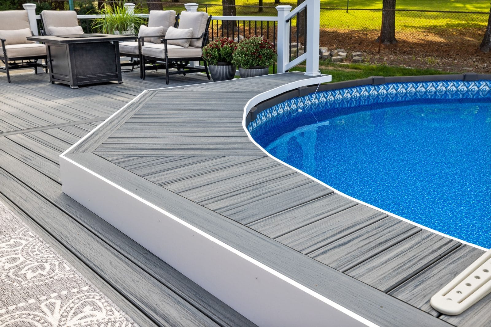 Composite pool deck with curved edge in Pittsburgh