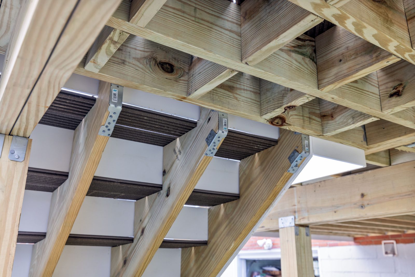 Deck with outdoor dining space in Pittsburgh