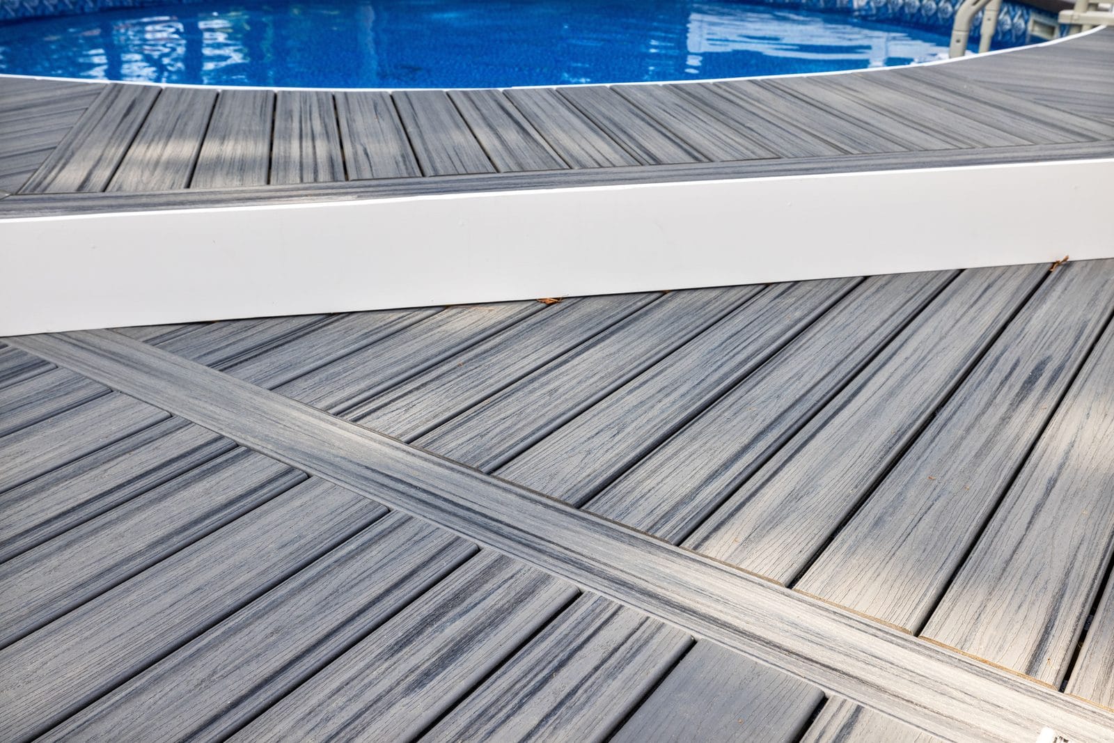 Pool deck with dining area in Pittsburgh