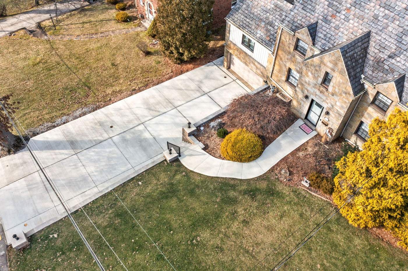 Finished concrete driveway in Pittsburgh