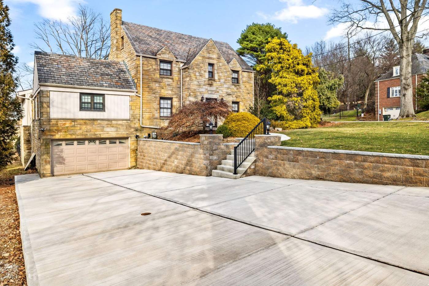 Concrete driveway project in South Hills