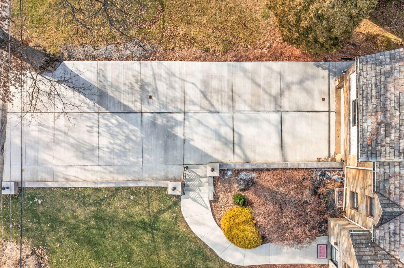 Completed driveway installation in Pittsburgh