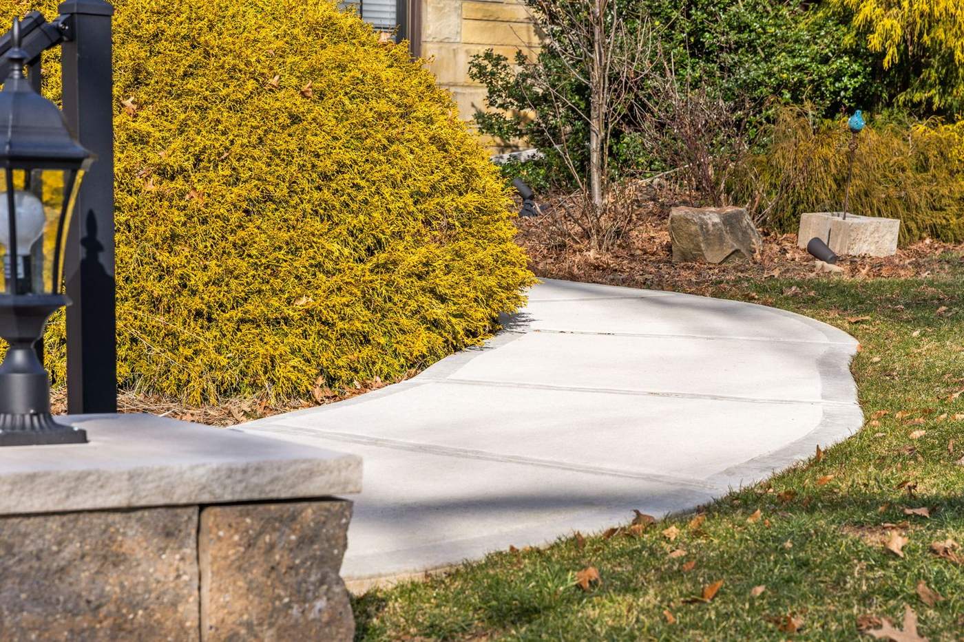 Retaining wall along driveway in Pittsburgh