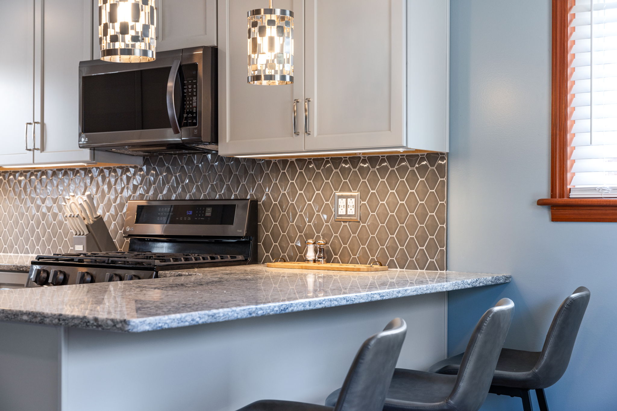 Kitchen remodel with granite counters in Pittsburgh