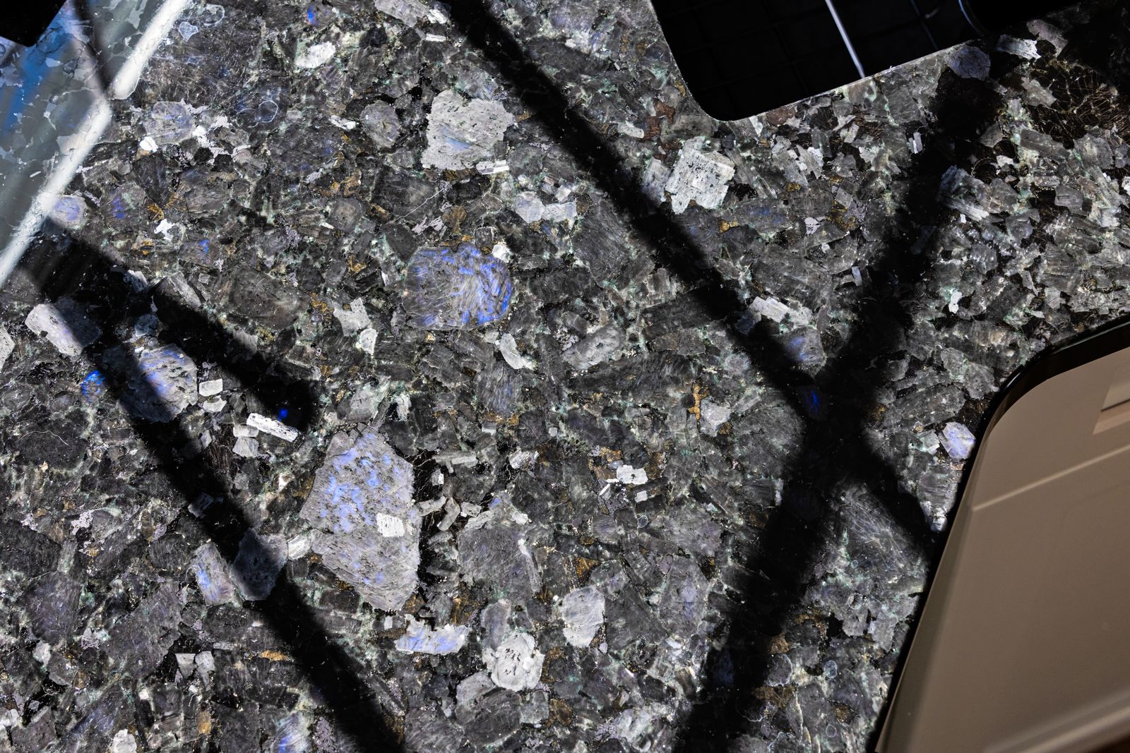 Kitchen cabinet hardware installation