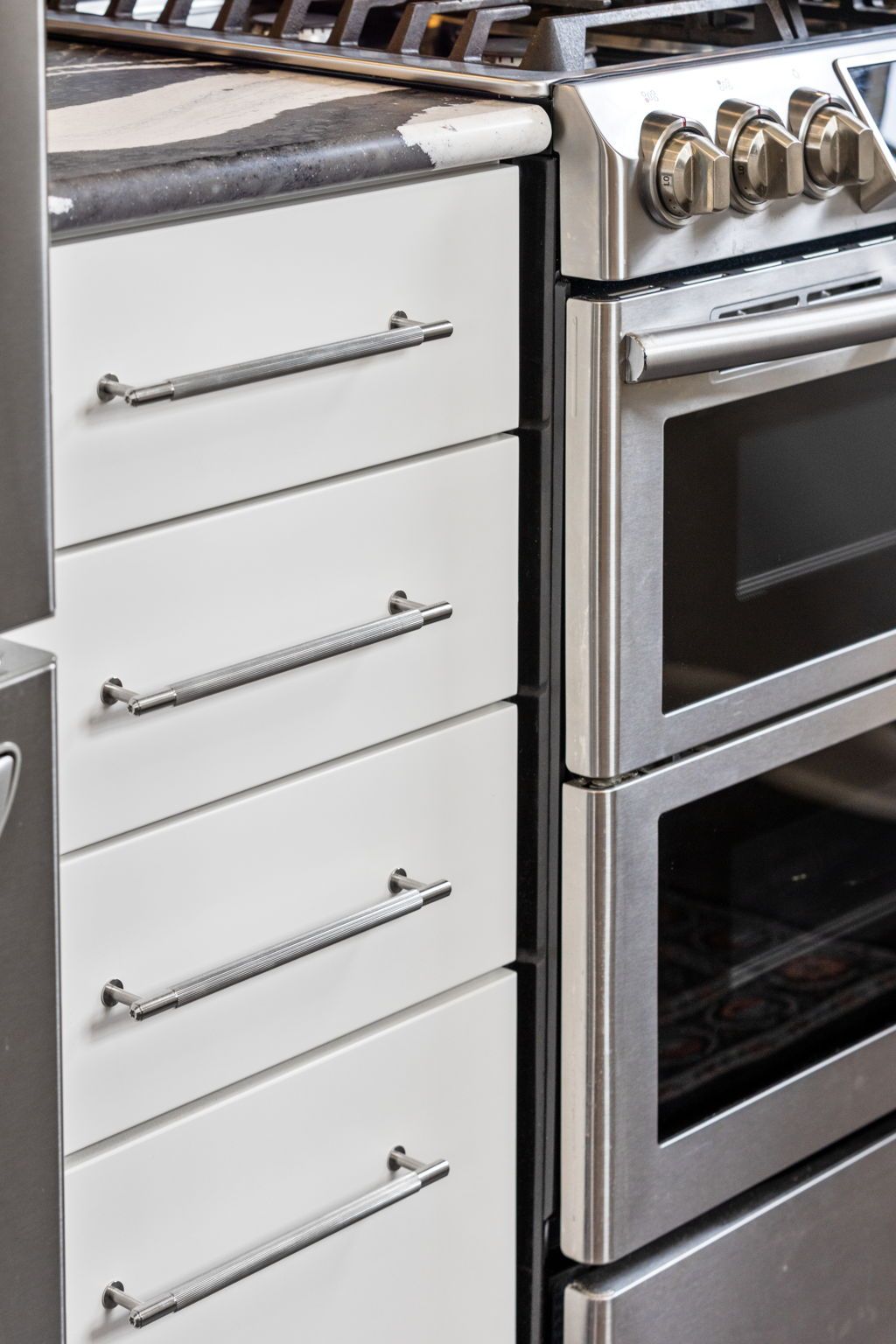 Quartz kitchen counters install