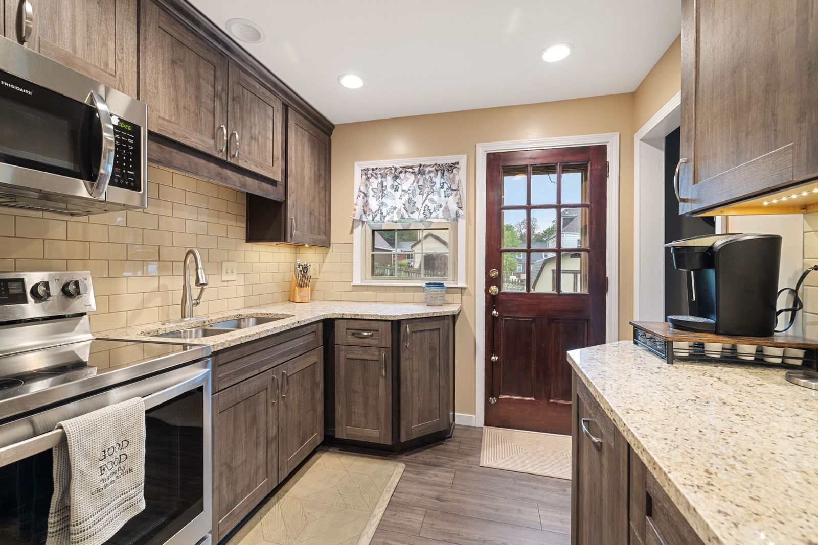 Custom cabinet kitchen contractor