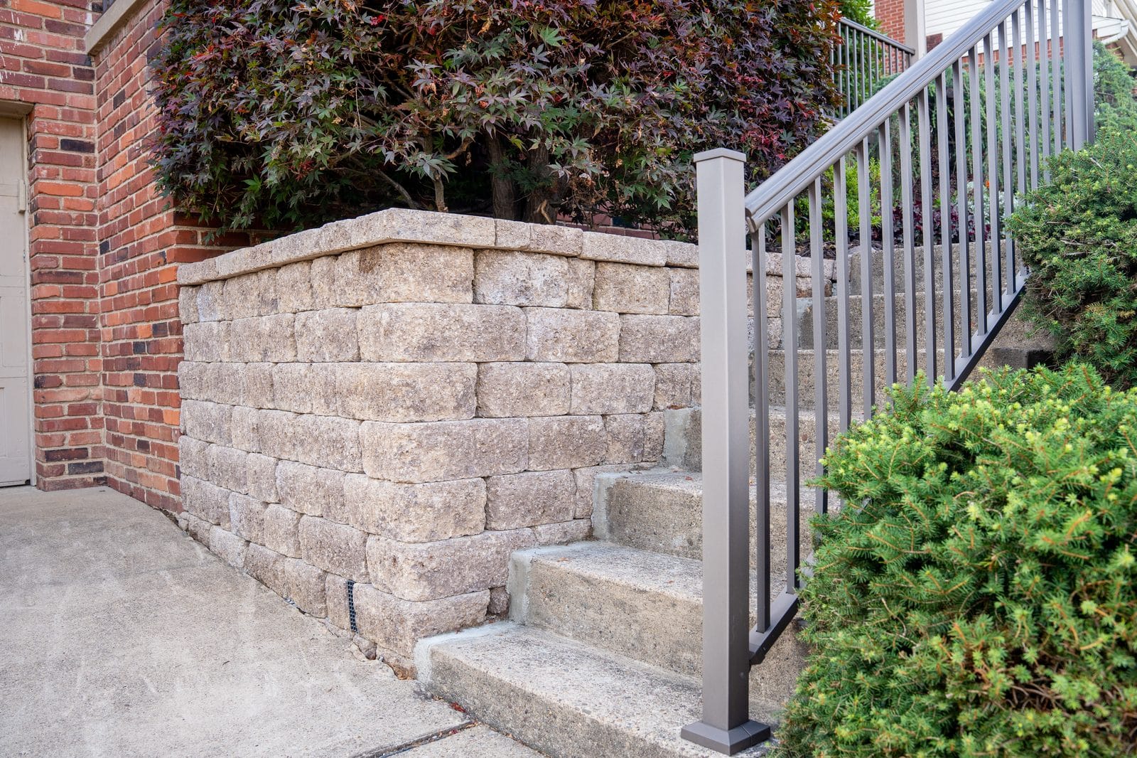Decorative stone wall in Pittsburgh